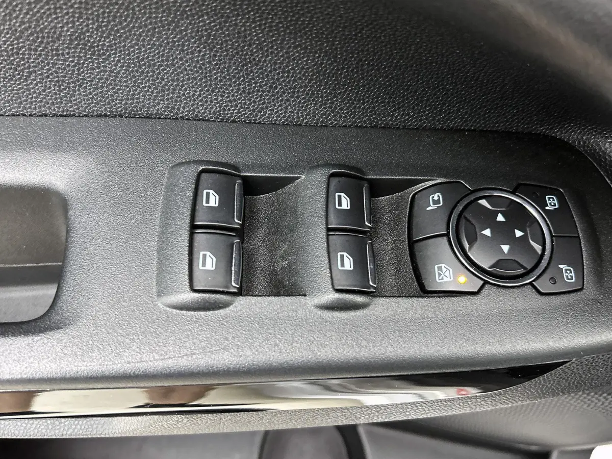 1.0 EcoBoost ST-Line | Trekhaak afneembaar | Navi | Apple CarPlay/Android Auto | Parkeersensoren | Clima | Cruise Control