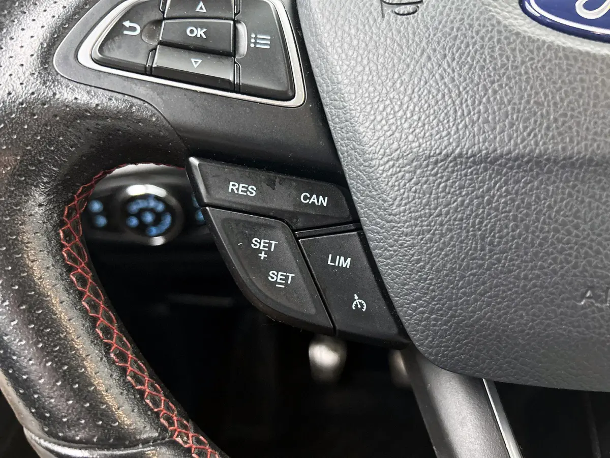 1.0 EcoBoost ST-Line | Trekhaak afneembaar | Navi | Apple CarPlay/Android Auto | Parkeersensoren | Clima | Cruise Control