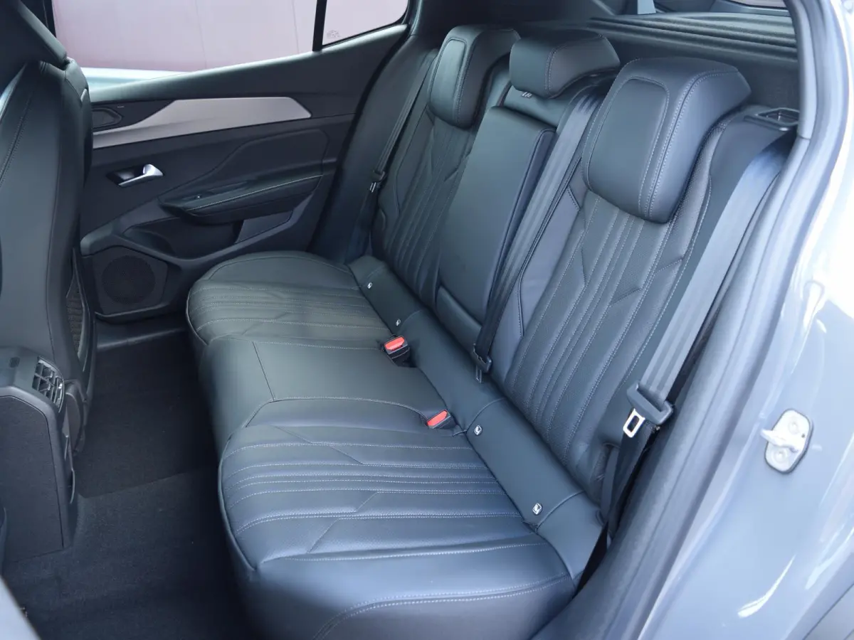 1.6 GT Exclusive Plug-In Hybrid 240 | SCHUIF / KANTELDAK | 20" L.M.V. | LEDEREN BEKLEDING | STOELVERWARMING | NIEUWE MODEL!