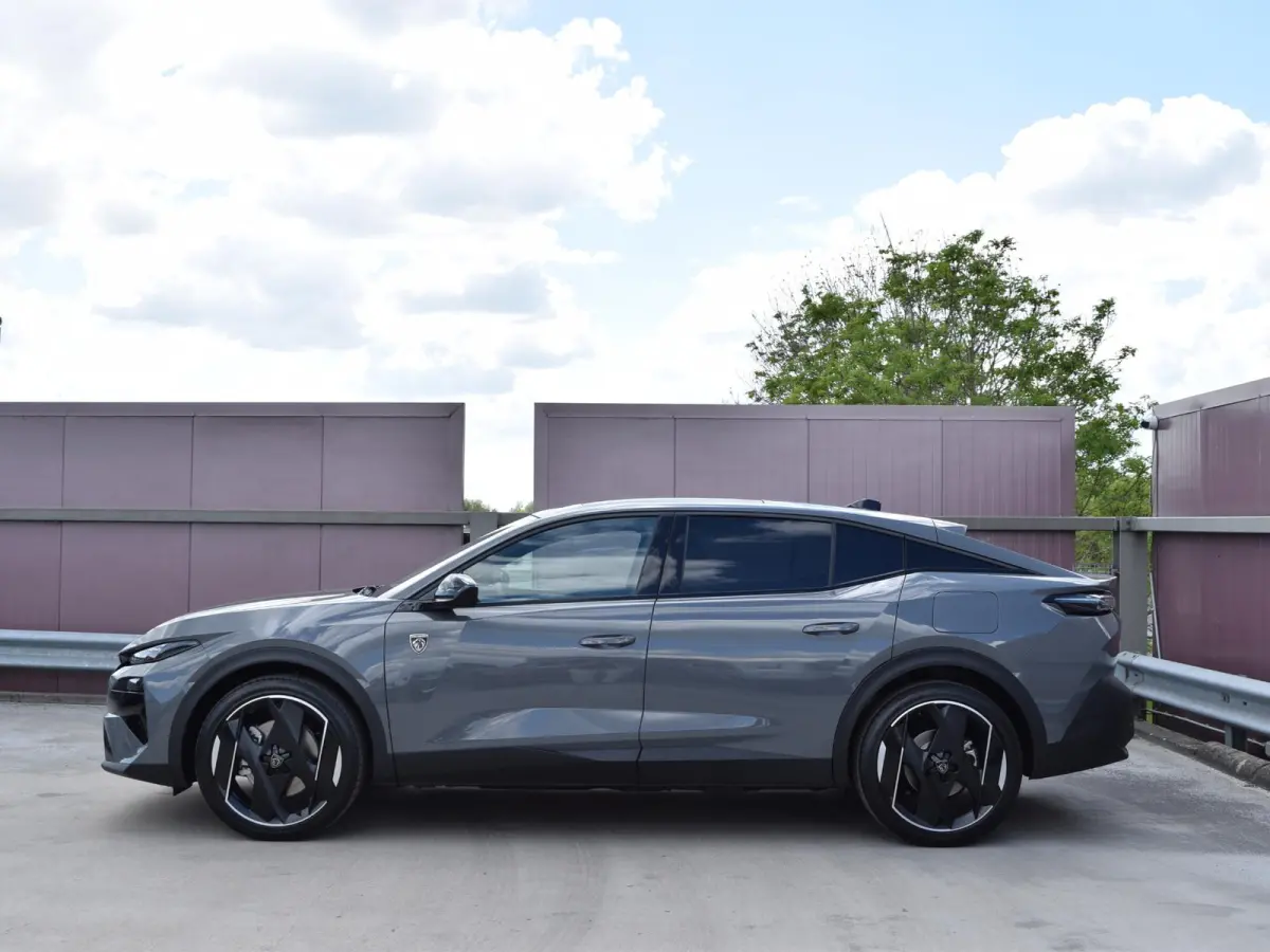 1.6 GT Exclusive Plug-In Hybrid 240 | SCHUIF / KANTELDAK | 20" L.M.V. | LEDEREN BEKLEDING | STOELVERWARMING | NIEUWE MODEL!