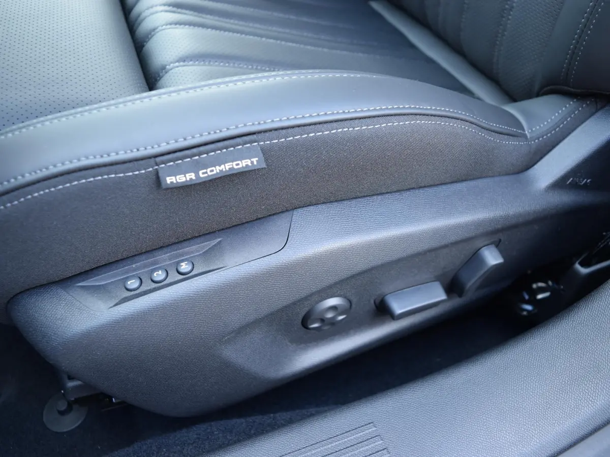 1.6 GT Exclusive Plug-In Hybrid 240 | SCHUIF / KANTELDAK | 20" L.M.V. | LEDEREN BEKLEDING | STOELVERWARMING | NIEUWE MODEL!