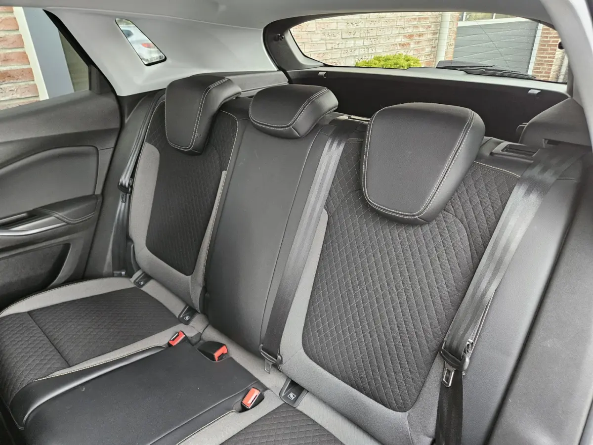 1.2 Turbo Business + Lage Kilometerstand/NAP! Carplay! Camera! Dealer Onderhouden!