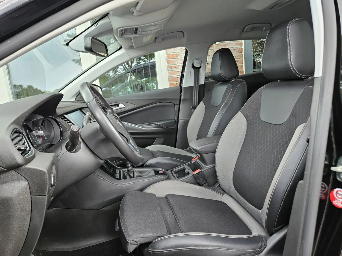 1.2 Turbo Business + Lage Kilometerstand/NAP! Carplay! Camera! Dealer Onderhouden!