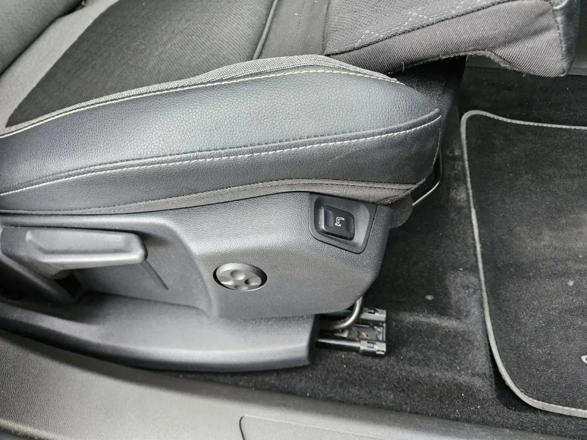 1.2 Turbo Business + Lage Kilometerstand/NAP! Carplay! Camera! Dealer Onderhouden!