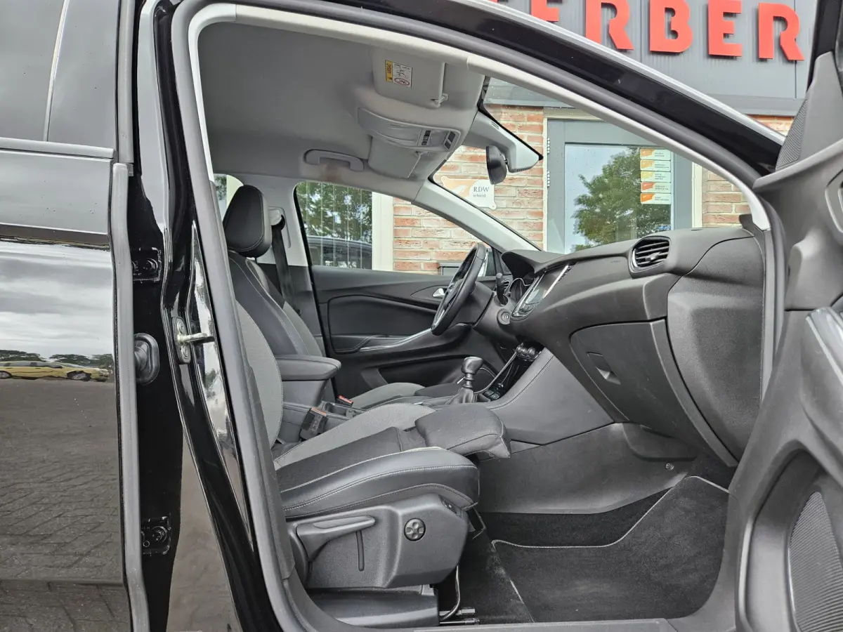 1.2 Turbo Business + Lage Kilometerstand/NAP! Carplay! Camera! Dealer Onderhouden!