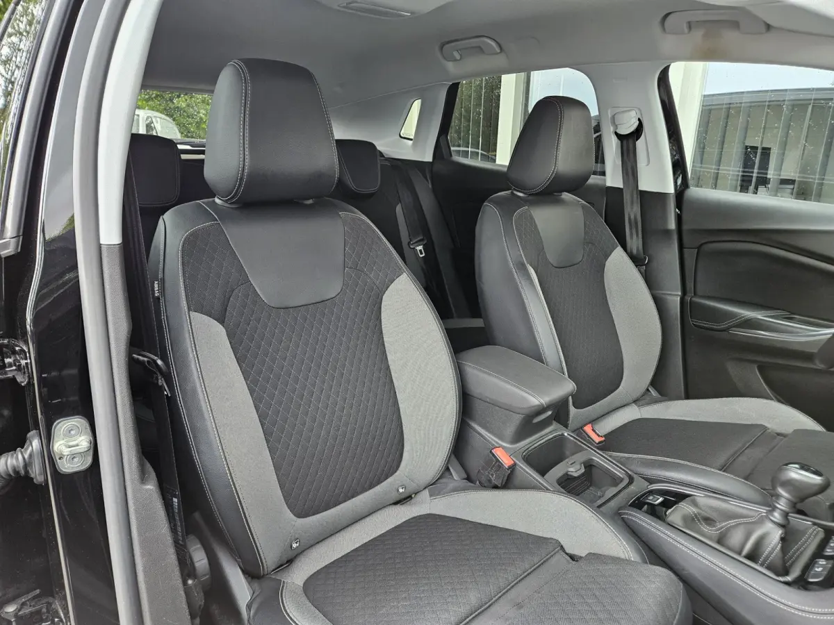 1.2 Turbo Business + Lage Kilometerstand/NAP! Carplay! Camera! Dealer Onderhouden!
