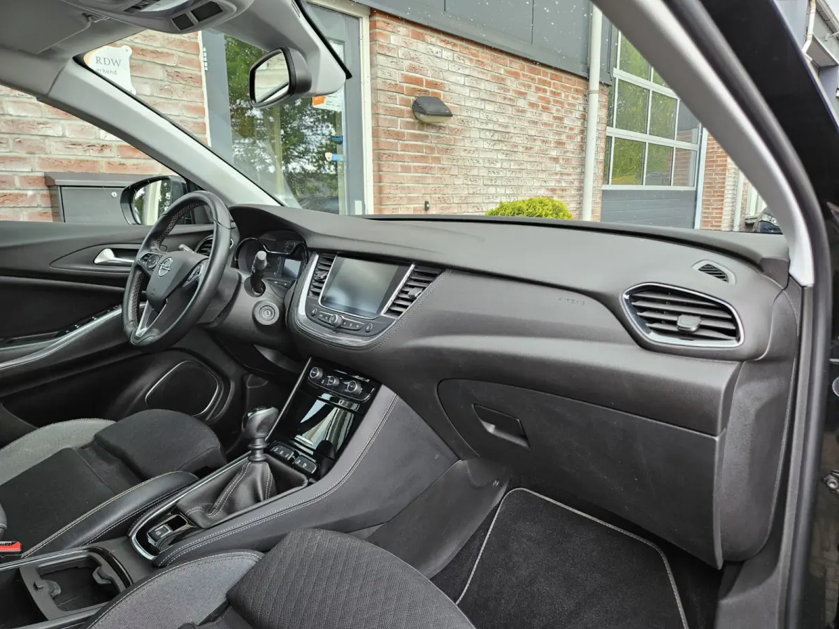 1.2 Turbo Business + Lage Kilometerstand/NAP! Carplay! Camera! Dealer Onderhouden!