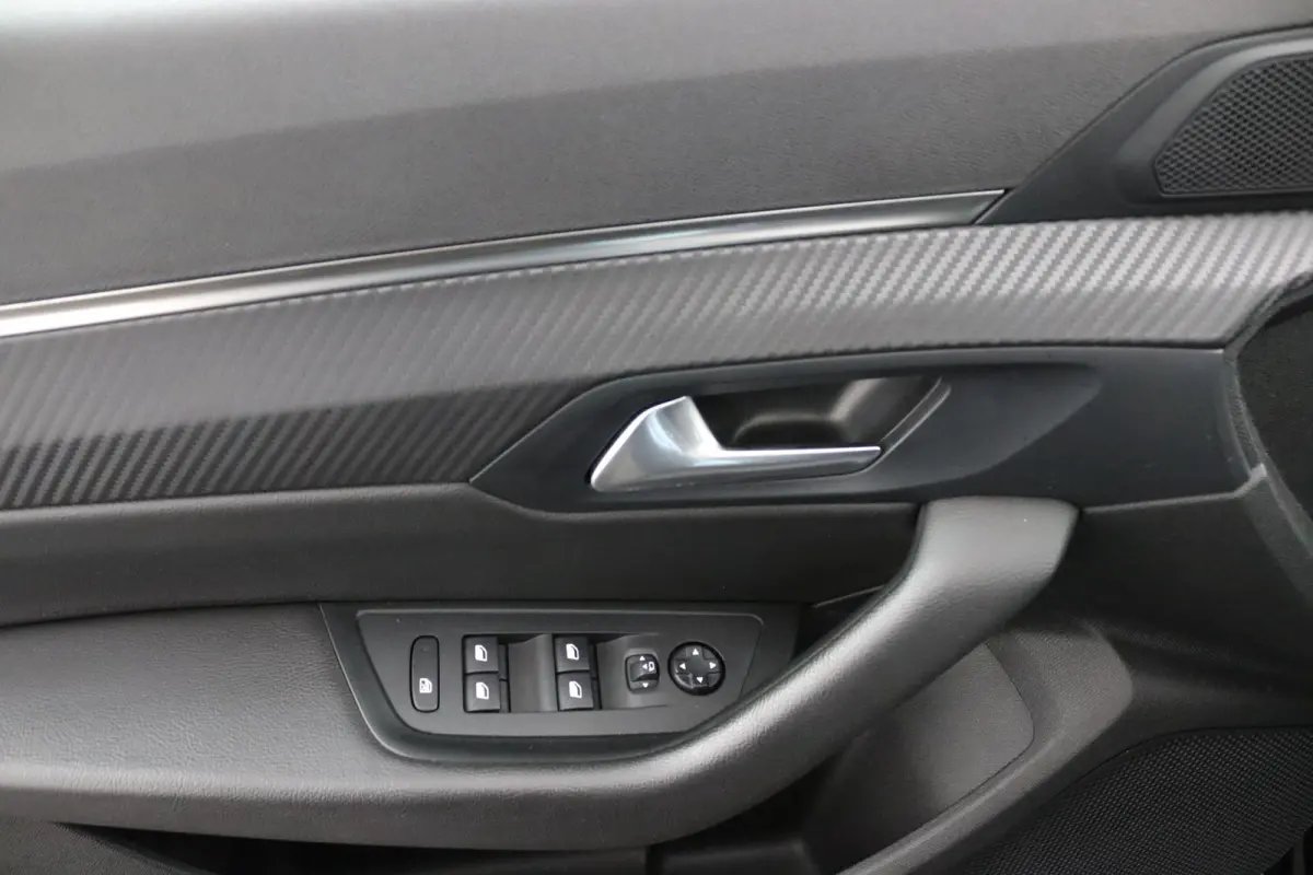 1.6 Active Avantage*AUTOM.*ACC*CAM*NAVI*CARPLAY*