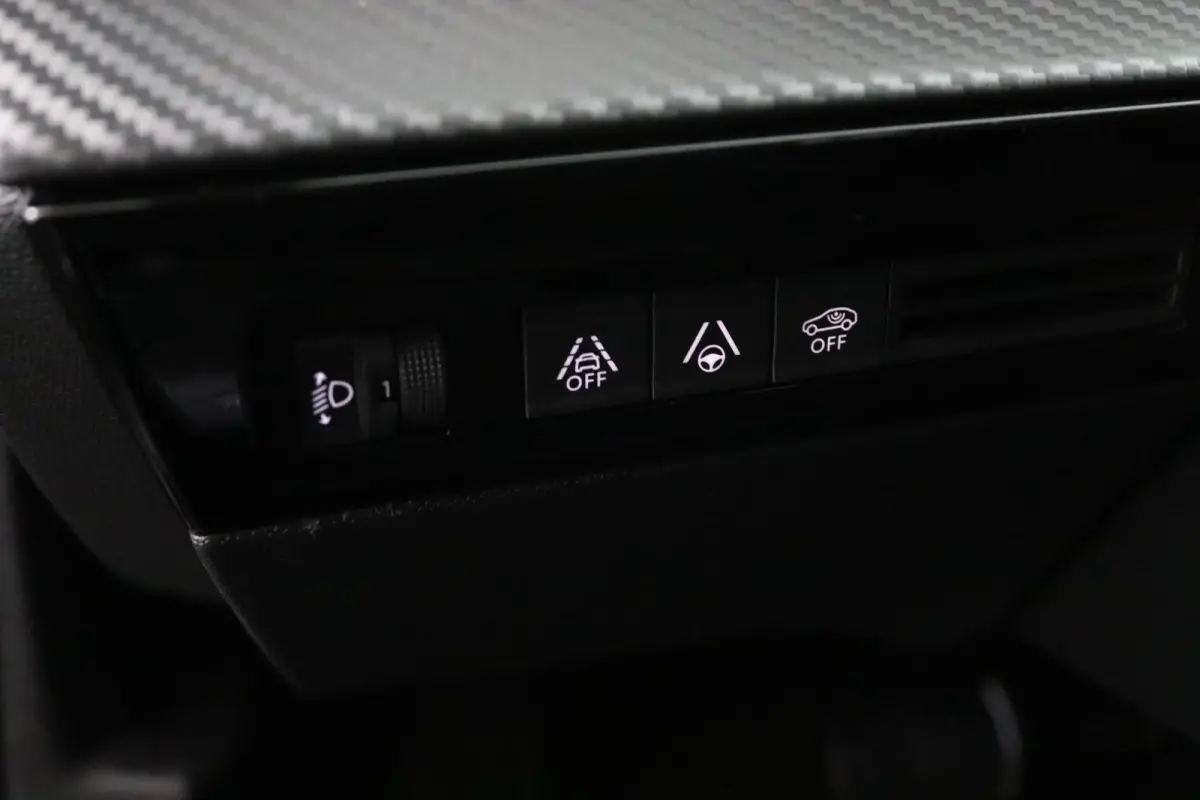 1.6 Active Avantage*AUTOM.*ACC*CAM*NAVI*CARPLAY*