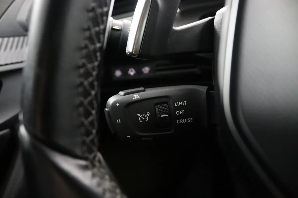1.6 Active Avantage*AUTOM.*ACC*CAM*NAVI*CARPLAY*