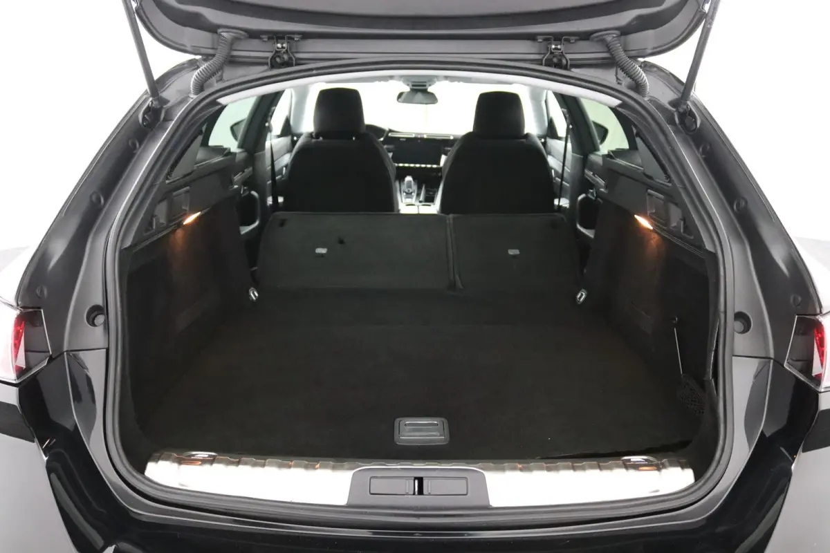 1.6 Active Avantage*AUTOM.*ACC*CAM*NAVI*CARPLAY*