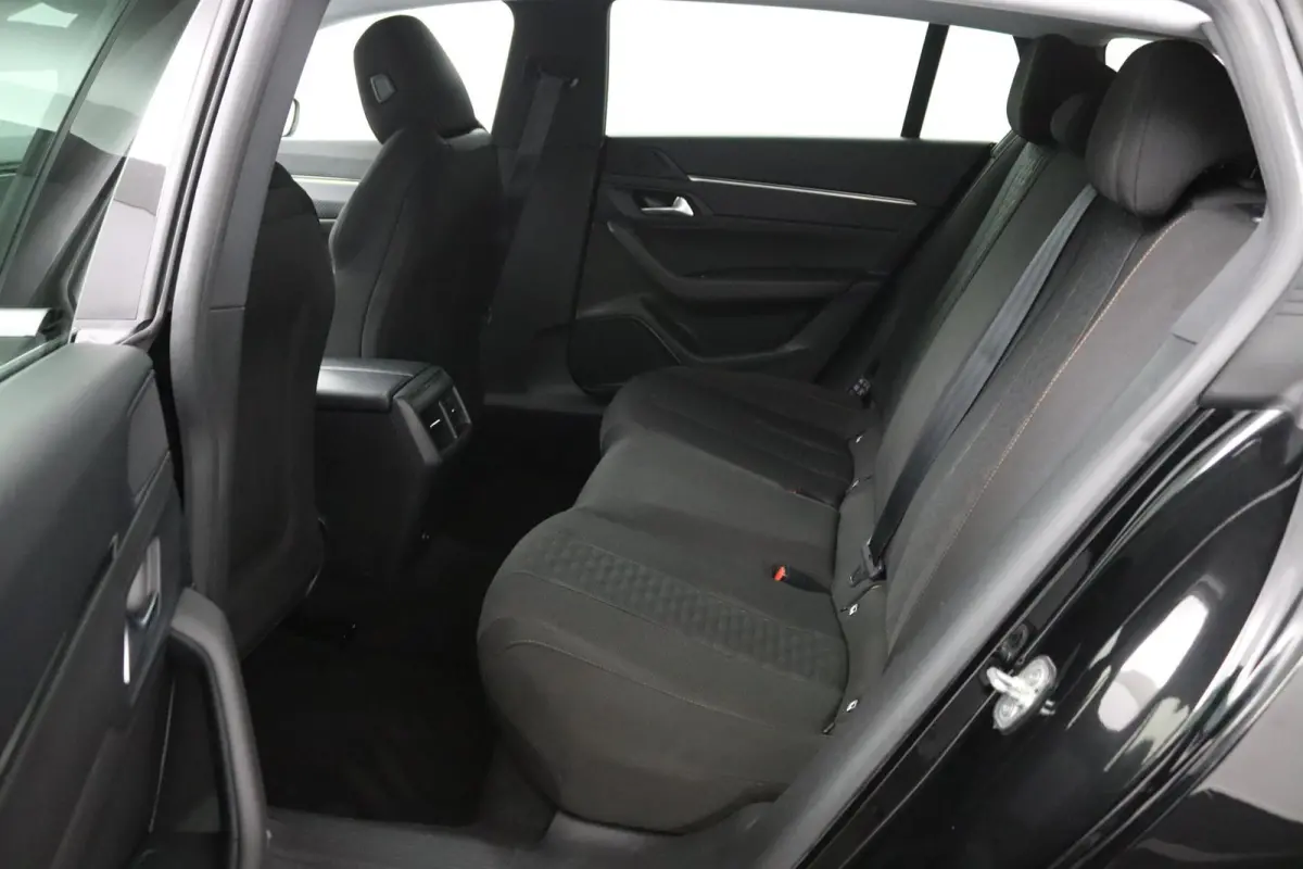 1.6 Active Avantage*AUTOM.*ACC*CAM*NAVI*CARPLAY*