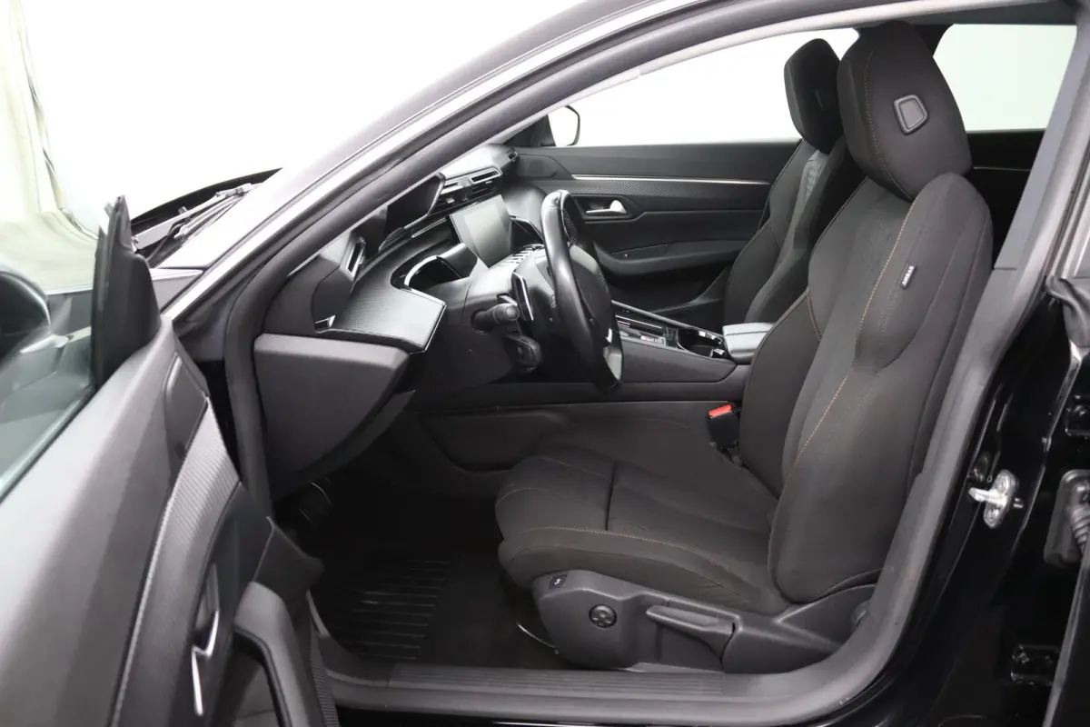 1.6 Active Avantage*AUTOM.*ACC*CAM*NAVI*CARPLAY*