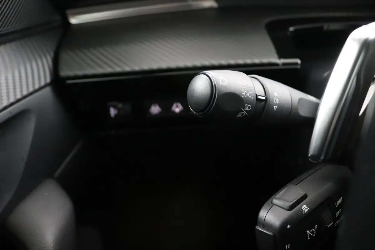 1.6 Active Avantage*AUTOM.*ACC*CAM*NAVI*CARPLAY*