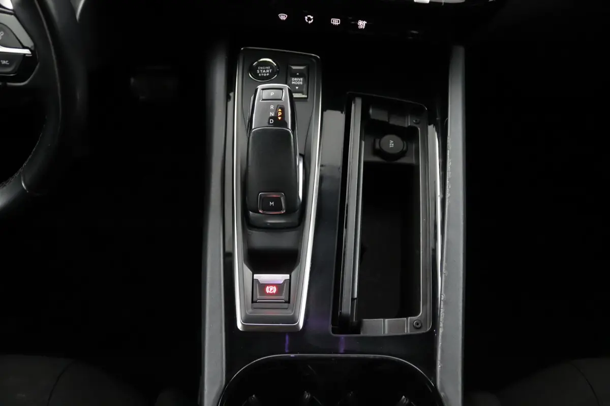 1.6 Active Avantage*AUTOM.*ACC*CAM*NAVI*CARPLAY*