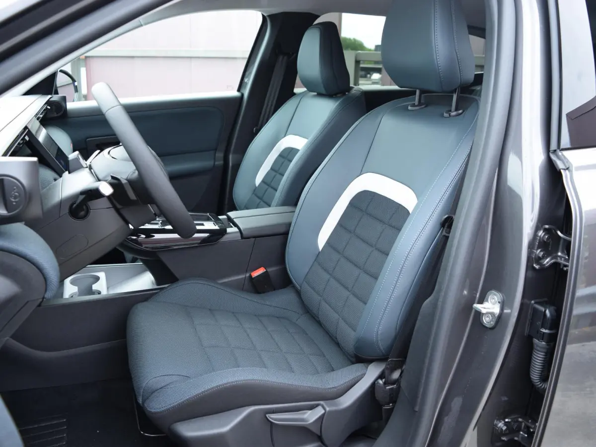 1.2 Hybrid 145 Plus | Pack Techno | Two tone / zwart dak | 19" L.M.V. | PARKEERSENSOREN MET CAMERA | ELEKTRISCHE ACHTERKLEP |