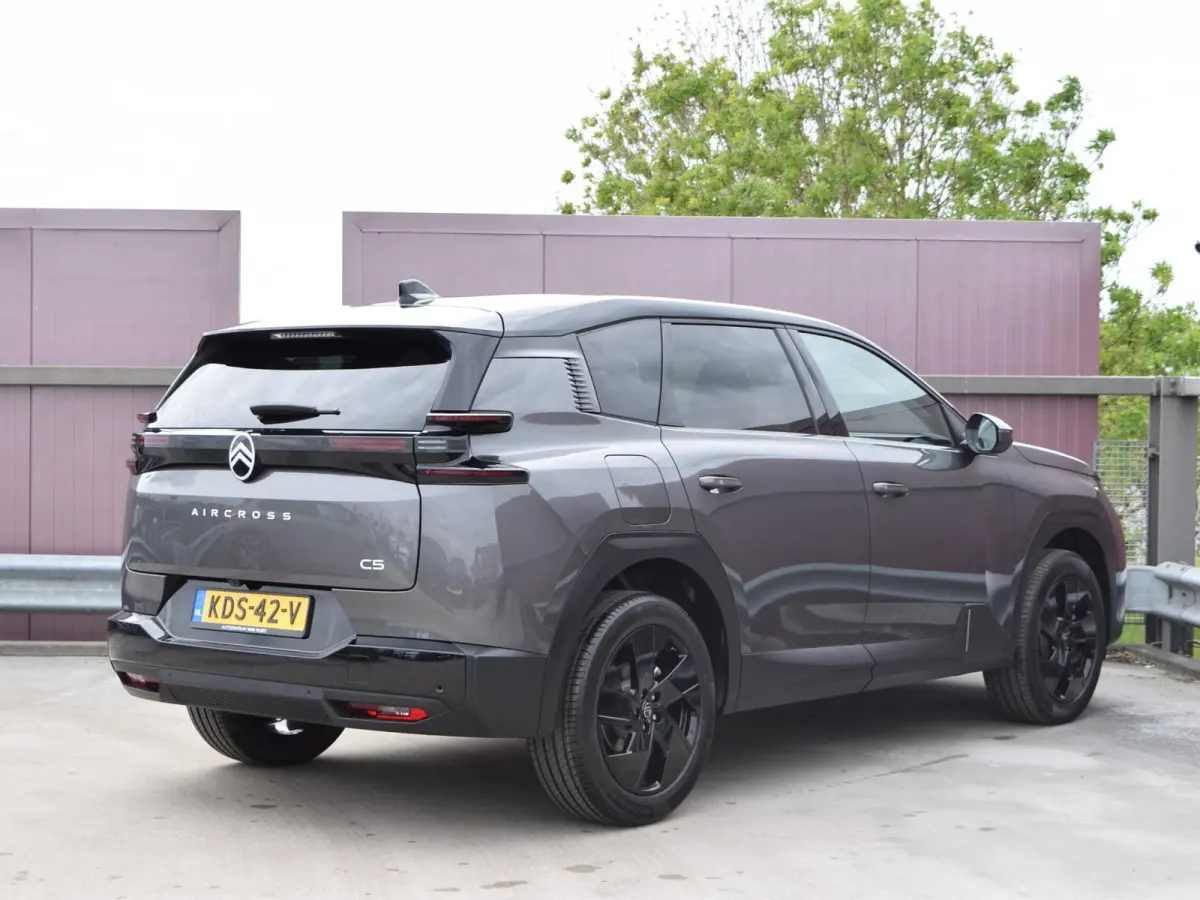 1.2 Hybrid 145 Plus | Pack Techno | Two tone / zwart dak | 19" L.M.V. | PARKEERSENSOREN MET CAMERA | ELEKTRISCHE ACHTERKLEP |