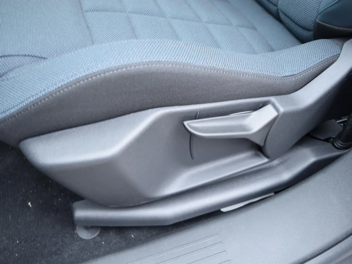 1.2 Hybrid 145 Plus | Pack Techno | Two tone / zwart dak | 19" L.M.V. | PARKEERSENSOREN MET CAMERA | ELEKTRISCHE ACHTERKLEP |