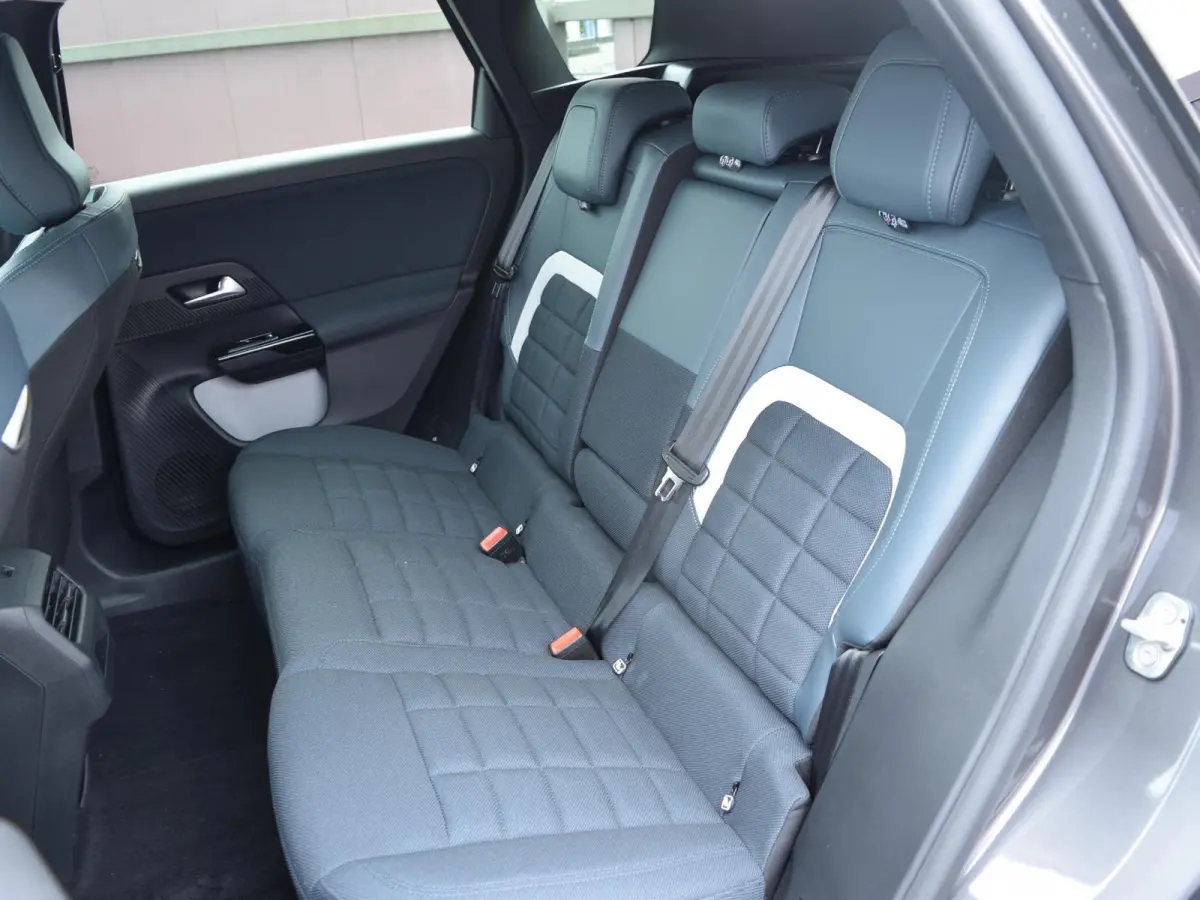 1.2 Hybrid 145 Plus | Pack Techno | Two tone / zwart dak | 19" L.M.V. | PARKEERSENSOREN MET CAMERA | ELEKTRISCHE ACHTERKLEP |
