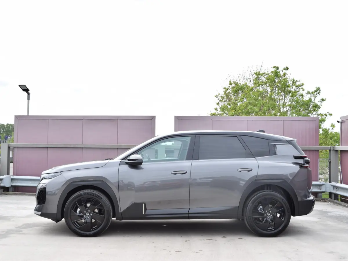 1.2 Hybrid 145 Plus | Pack Techno | Two tone / zwart dak | 19" L.M.V. | PARKEERSENSOREN MET CAMERA | ELEKTRISCHE ACHTERKLEP |