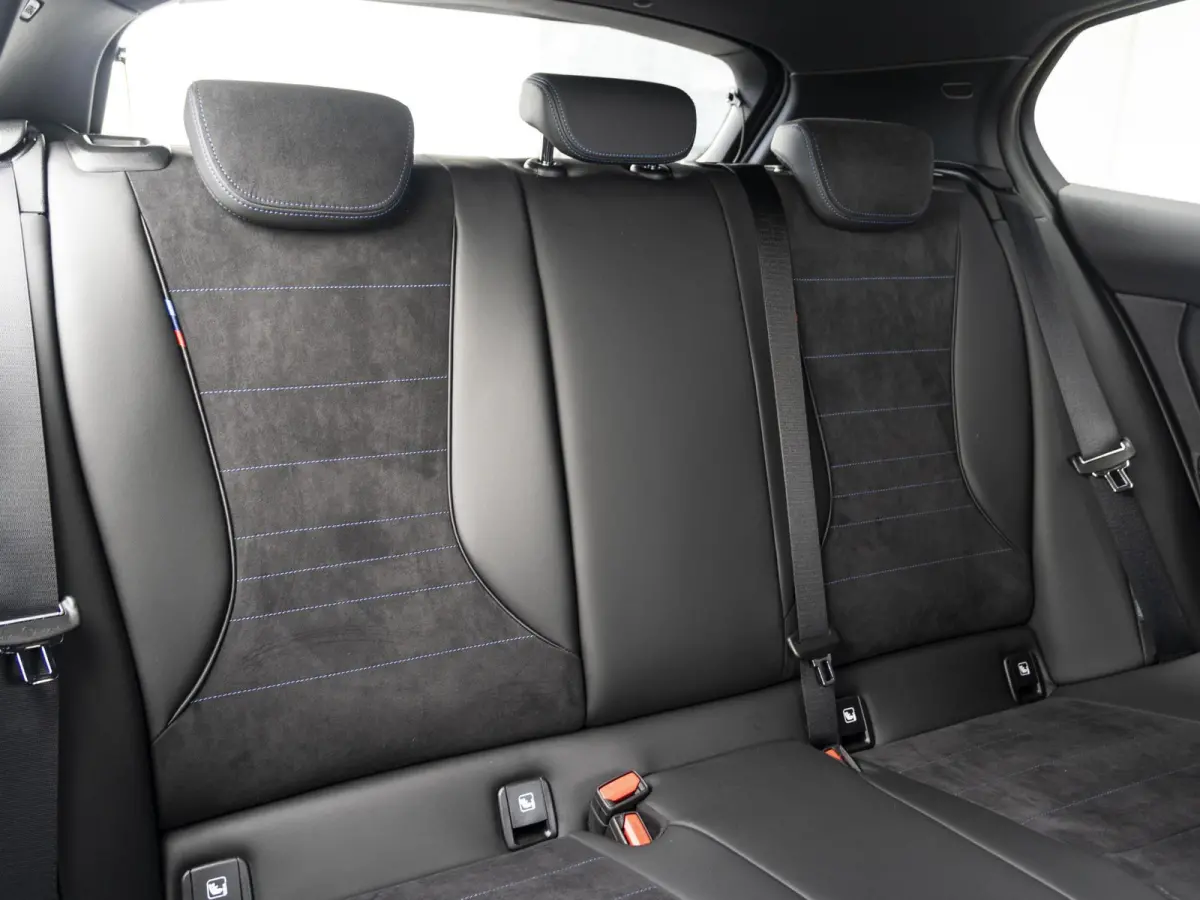 120 | M Sportpakket | Stuurwielrand verwarmd | Comfort Access | Achteruitrijcamera | Stoelverwarming | 18''