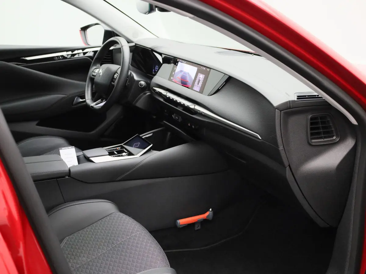 1.2 PureTech Trocadero | PANORAMADAK | NAVIGATIE | HALF LEDER | HEAD UP DISPLAY | ACHTERUITRIJCAMERA |