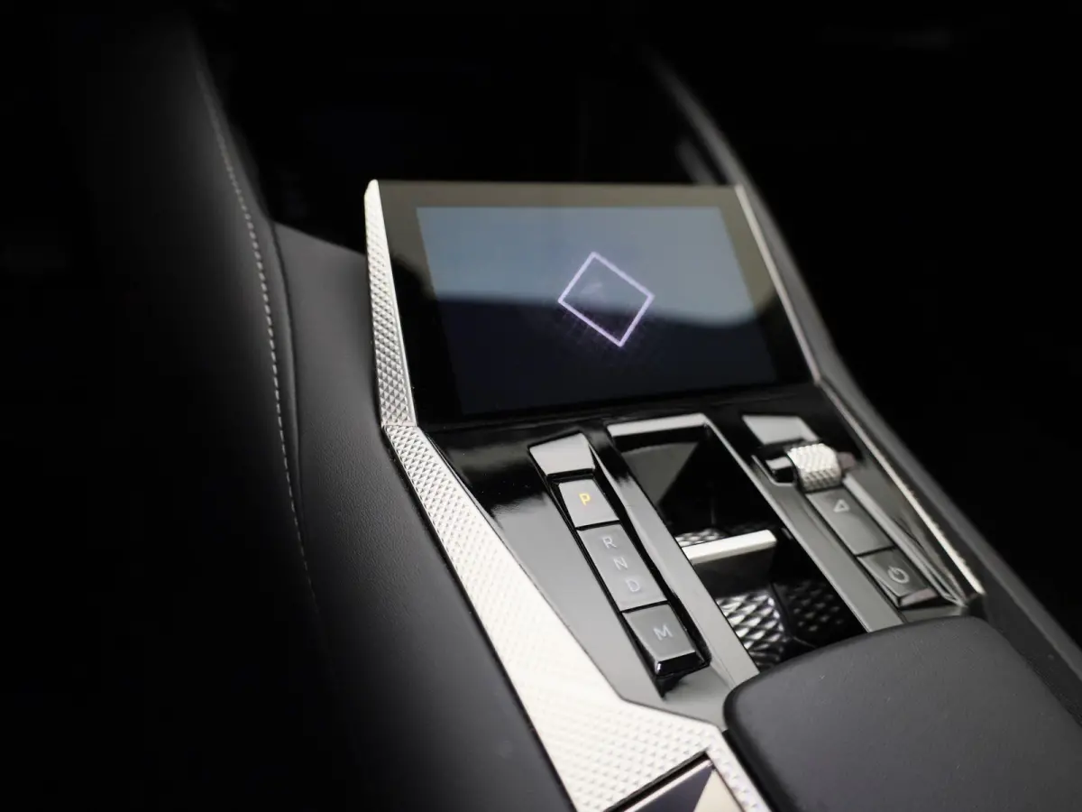 1.2 PureTech Trocadero | PANORAMADAK | NAVIGATIE | HALF LEDER | HEAD UP DISPLAY | ACHTERUITRIJCAMERA |