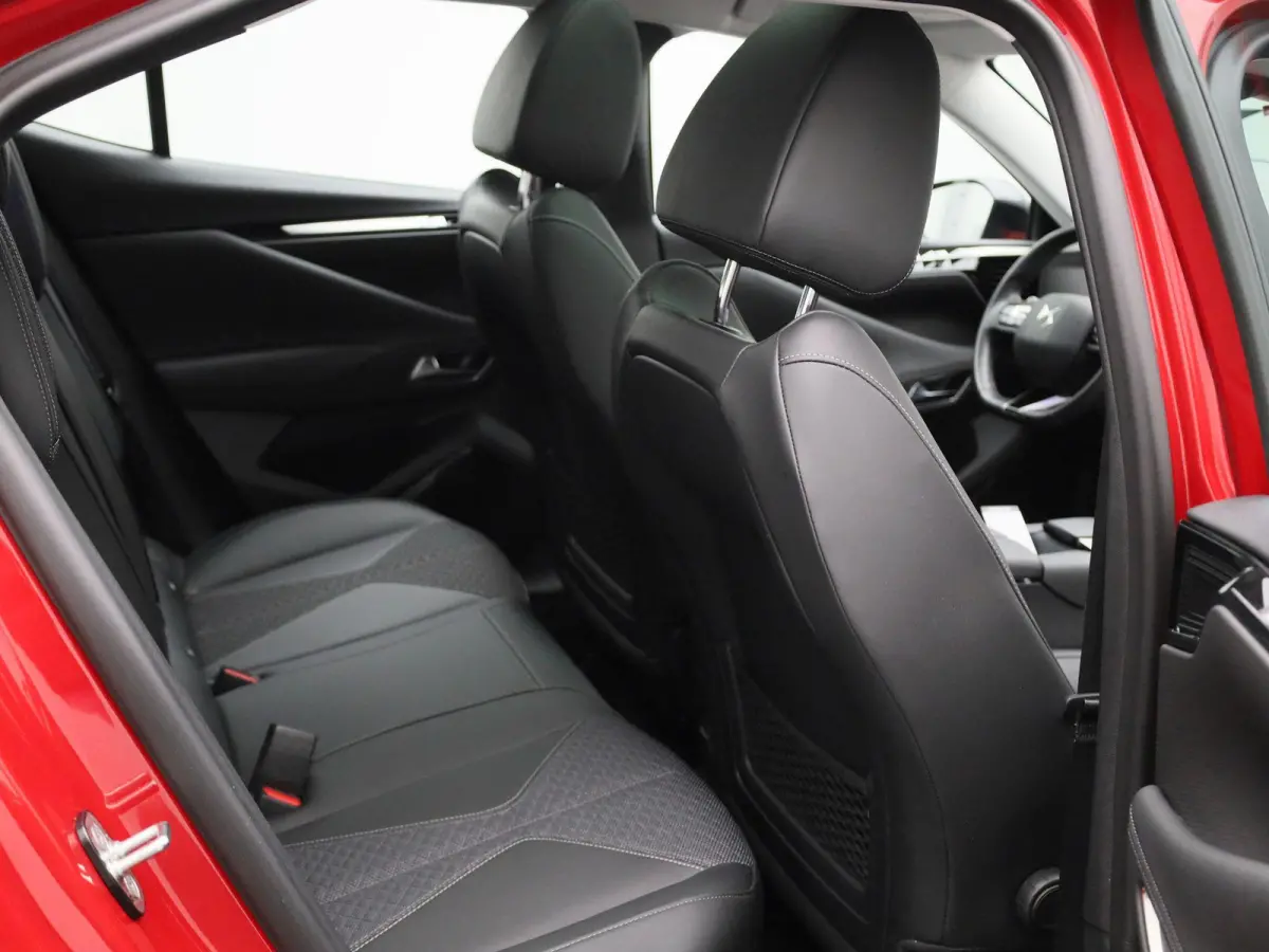 1.2 PureTech Trocadero | PANORAMADAK | NAVIGATIE | HALF LEDER | HEAD UP DISPLAY | ACHTERUITRIJCAMERA |