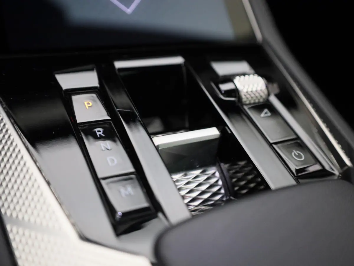 1.2 PureTech Trocadero | PANORAMADAK | NAVIGATIE | HALF LEDER | HEAD UP DISPLAY | ACHTERUITRIJCAMERA |