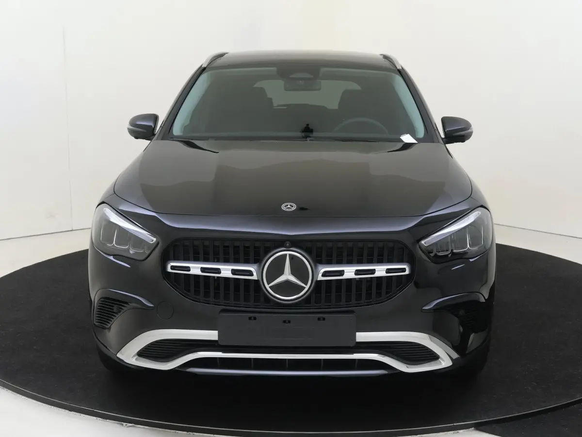 250 e Star Edition Panoramadak / 360 camera / Privacy glass / Stoelverwarming