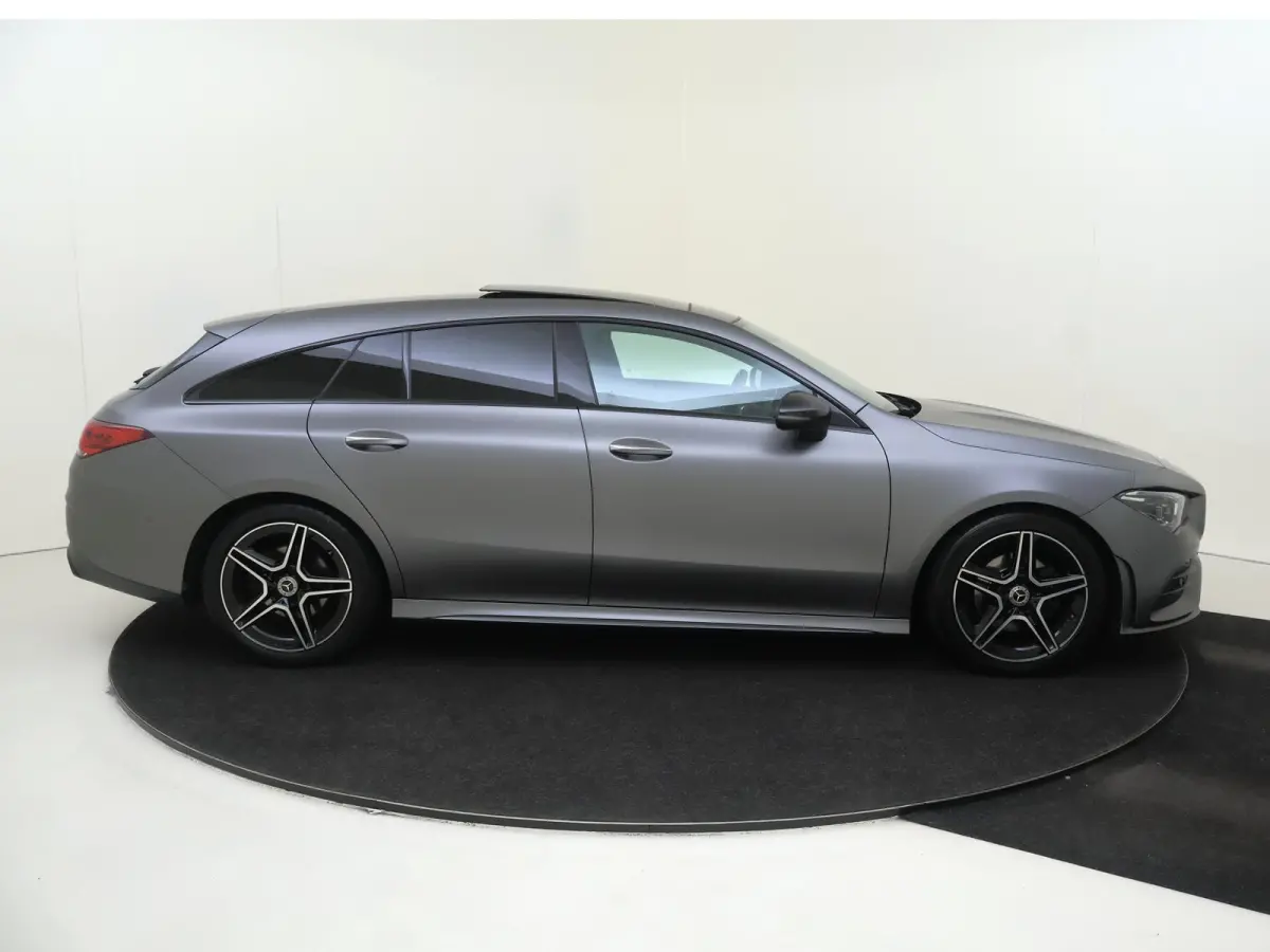 180 Business Solution AMG Panoramadak / Keyless / Nightpakket / Parkeercamera / Sfeerverlichting / MANUFAKTUR Berggrijs Matte (origineel)