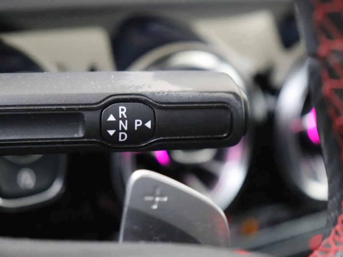 180 Business Solution AMG Panoramadak / Keyless / Nightpakket / Parkeercamera / Sfeerverlichting / MANUFAKTUR Berggrijs Matte (origineel)