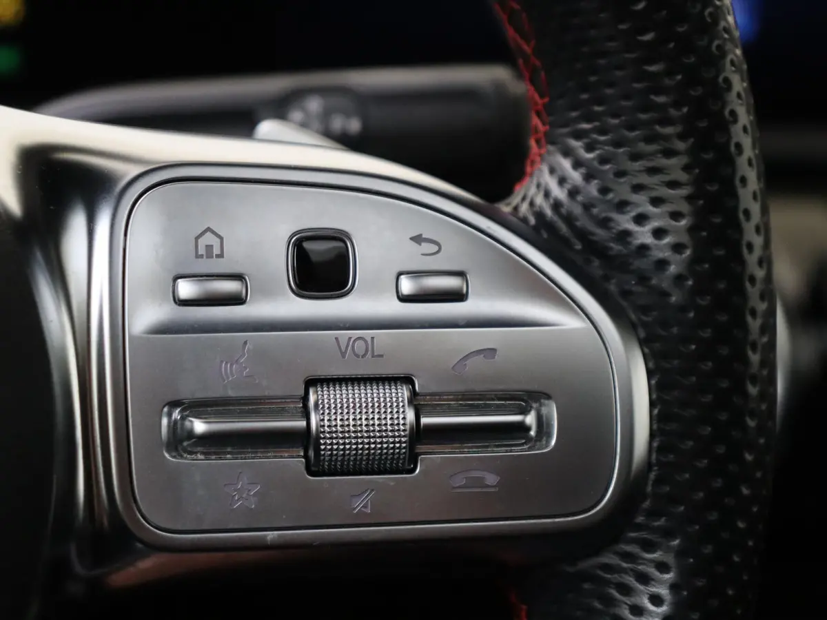 180 Business Solution AMG Panoramadak / Keyless / Nightpakket / Parkeercamera / Sfeerverlichting / MANUFAKTUR Berggrijs Matte (origineel)