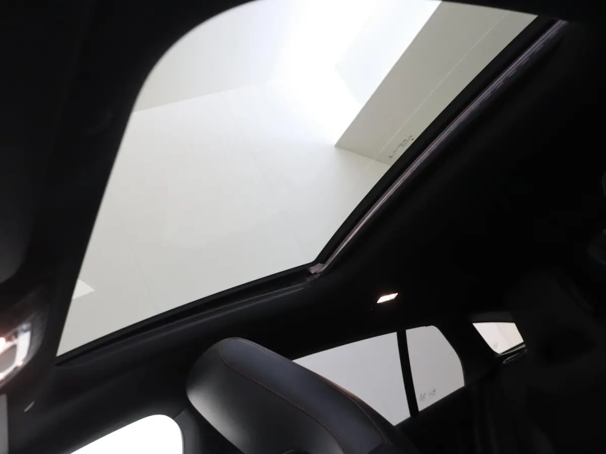 180 Business Solution AMG Panoramadak / Keyless / Nightpakket / Parkeercamera / Sfeerverlichting / MANUFAKTUR Berggrijs Matte (origineel)