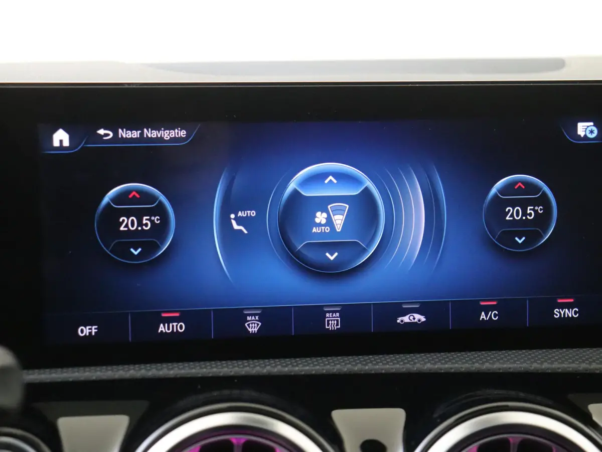 180 Business Solution AMG Panoramadak / Keyless / Nightpakket / Parkeercamera / Sfeerverlichting / MANUFAKTUR Berggrijs Matte (origineel)