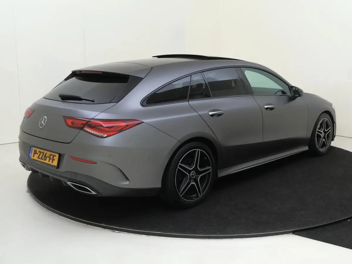 180 Business Solution AMG Panoramadak / Keyless / Nightpakket / Parkeercamera / Sfeerverlichting / MANUFAKTUR Berggrijs Matte (origineel)