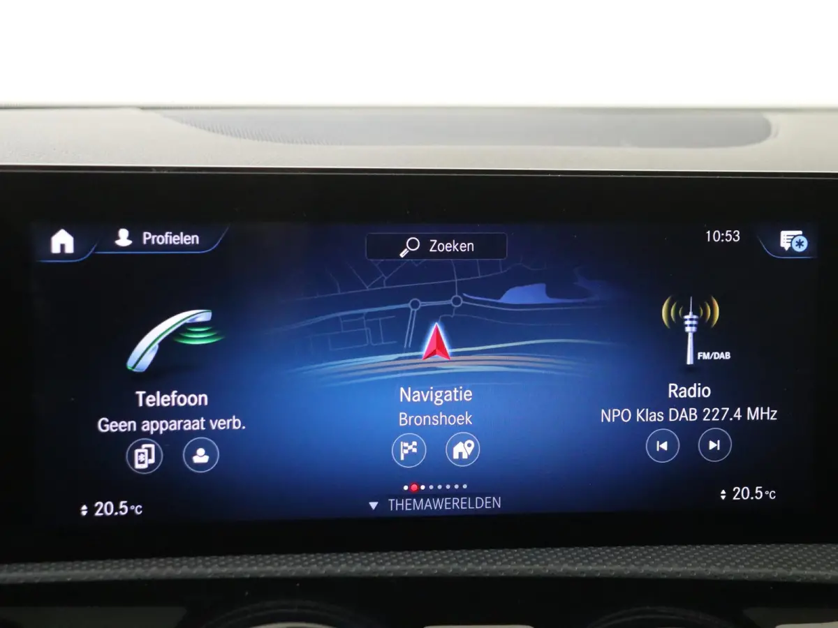 180 Business Solution AMG Panoramadak / Keyless / Nightpakket / Parkeercamera / Sfeerverlichting / MANUFAKTUR Berggrijs Matte (origineel)