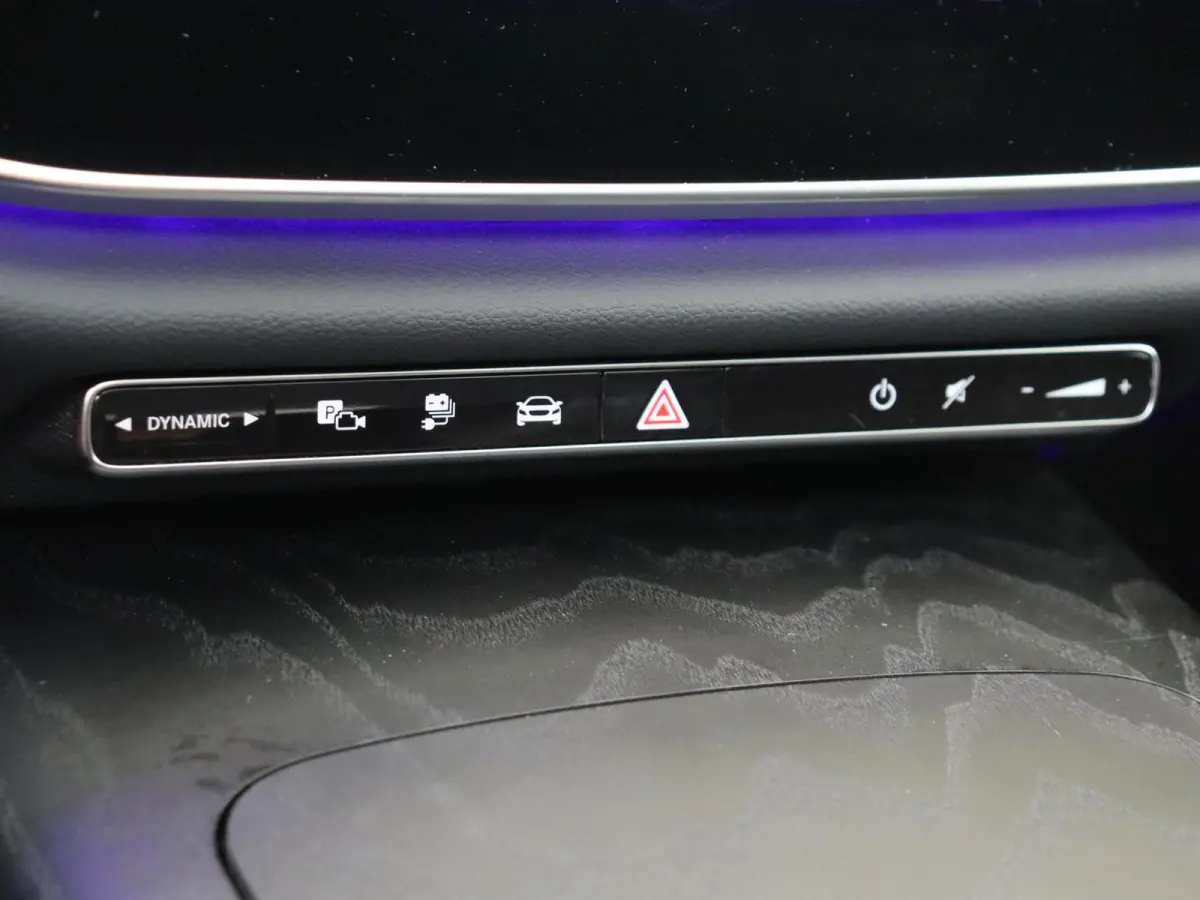 300 e AMG Line Premium/ Panoramadak/ AIRMATIC/ Night/ 20 inch/ SUPERSCREEN/ Burmester 4D/ El. Trekhaak