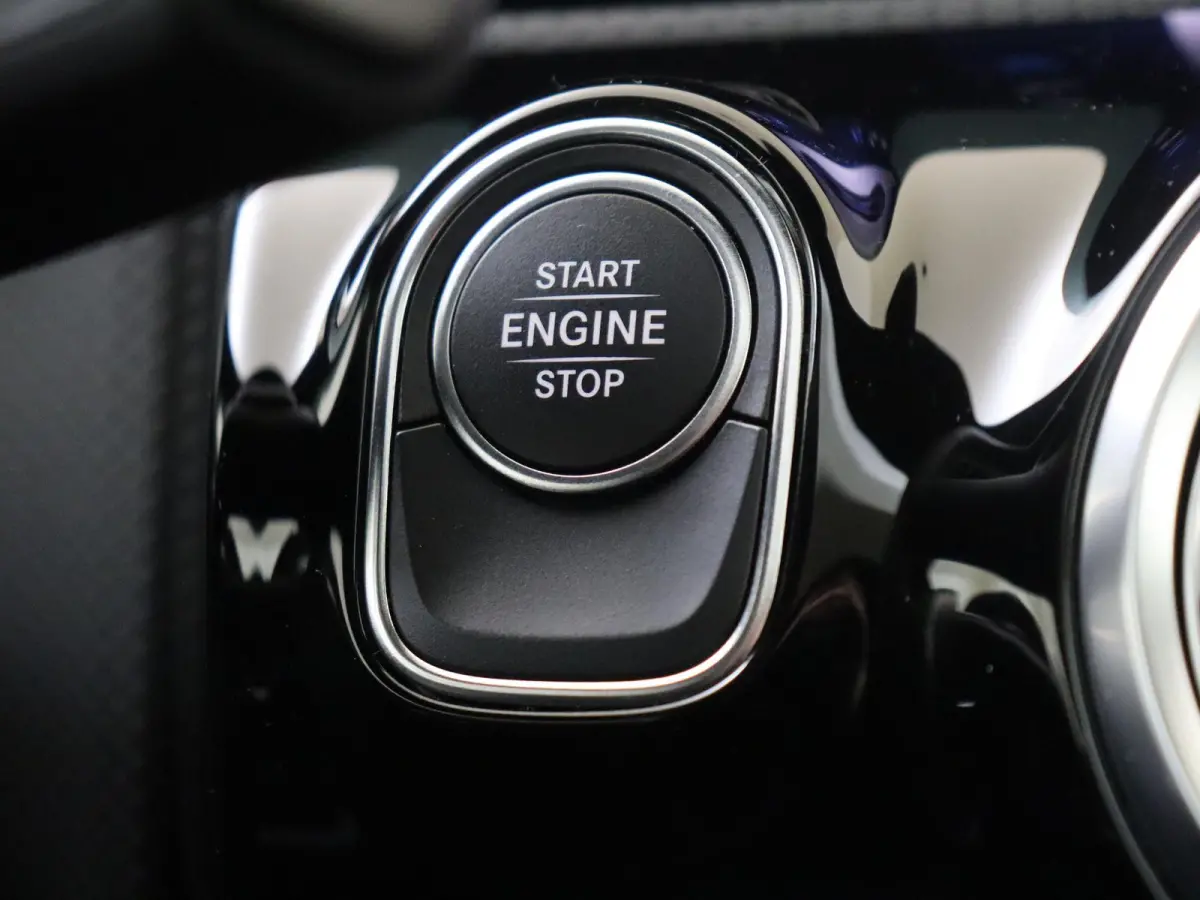 250 e Business Solution AMG Panoramadak / Memory Seats / 360 Camera / Keyless / 19'' velgen / Nightpakket / Sfeerverlichting / Alpine grey /