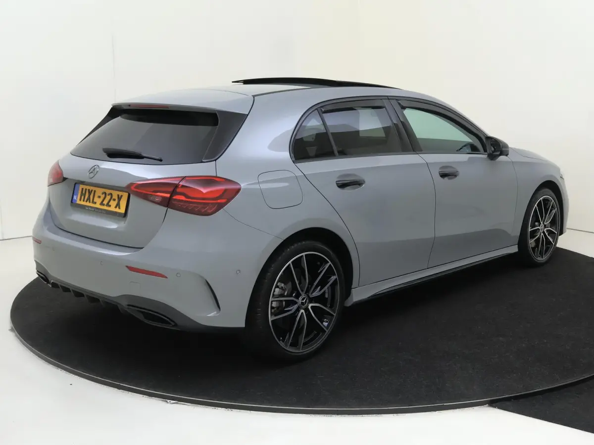 250 e Business Solution AMG Panoramadak / Memory Seats / 360 Camera / Keyless / 19'' velgen / Nightpakket / Sfeerverlichting / Alpine grey /