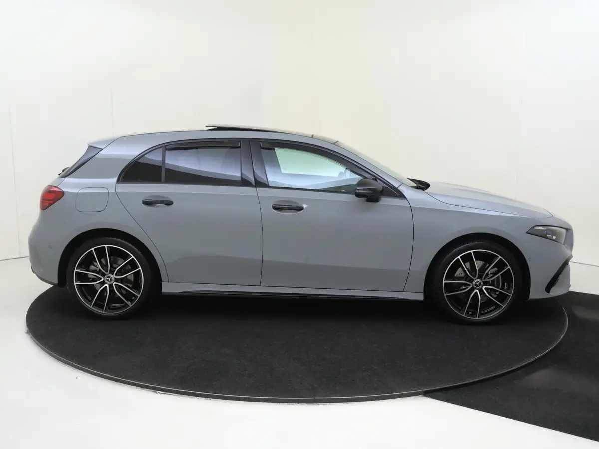 250 e Business Solution AMG Panoramadak / Memory Seats / 360 Camera / Keyless / 19'' velgen / Nightpakket / Sfeerverlichting / Alpine grey /