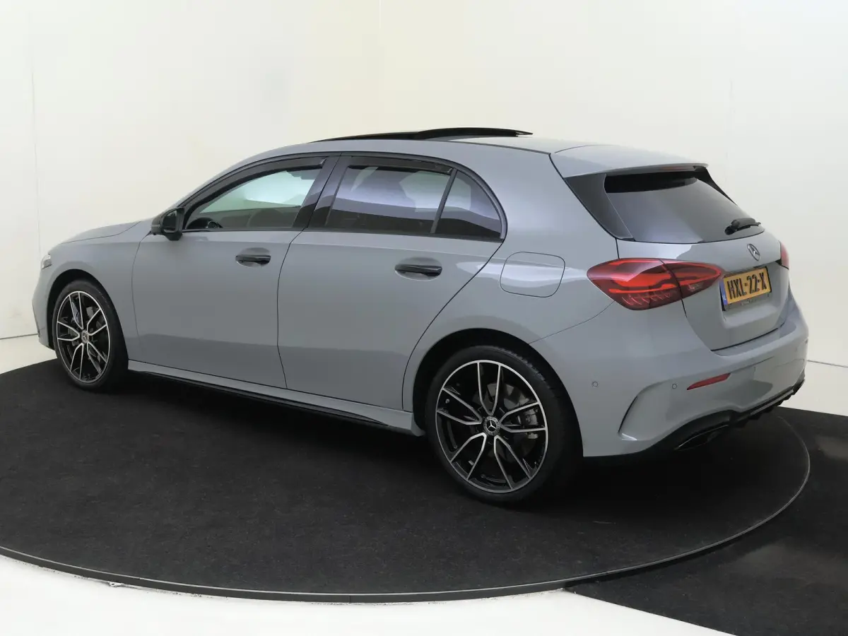 250 e Business Solution AMG Panoramadak / Memory Seats / 360 Camera / Keyless / 19'' velgen / Nightpakket / Sfeerverlichting / Alpine grey /