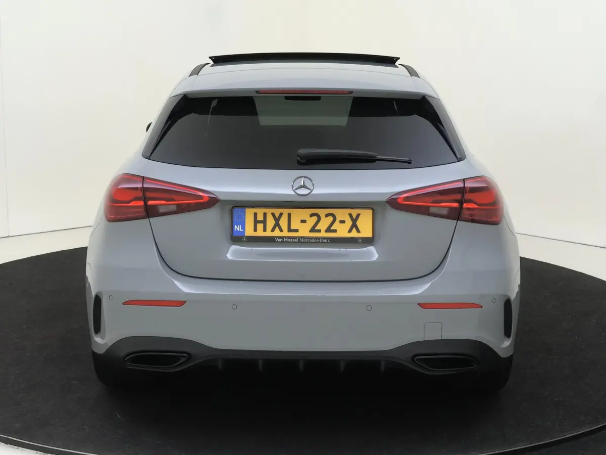 250 e Business Solution AMG Panoramadak / Memory Seats / 360 Camera / Keyless / 19'' velgen / Nightpakket / Sfeerverlichting / Alpine grey /