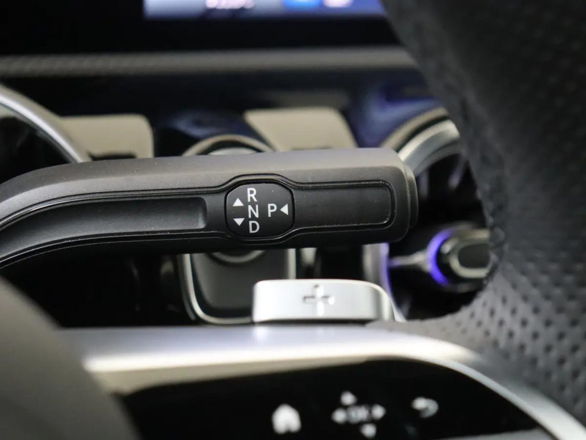 250 e Business Solution AMG Panoramadak / Memory Seats / 360 Camera / Keyless / 19'' velgen / Nightpakket / Sfeerverlichting / Alpine grey /