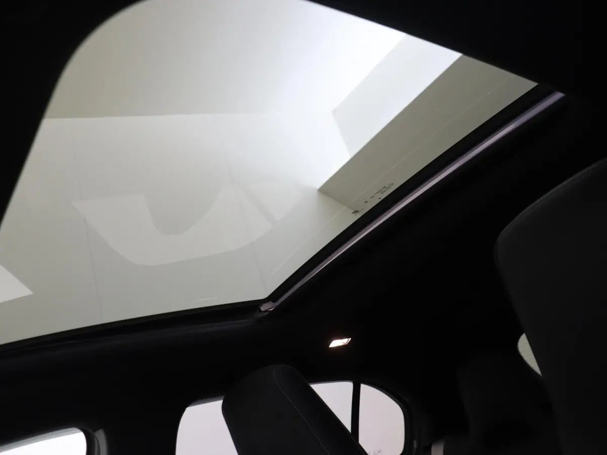 250 e Business Solution AMG Panoramadak / Memory Seats / 360 Camera / Keyless / 19'' velgen / Nightpakket / Sfeerverlichting / Alpine grey /