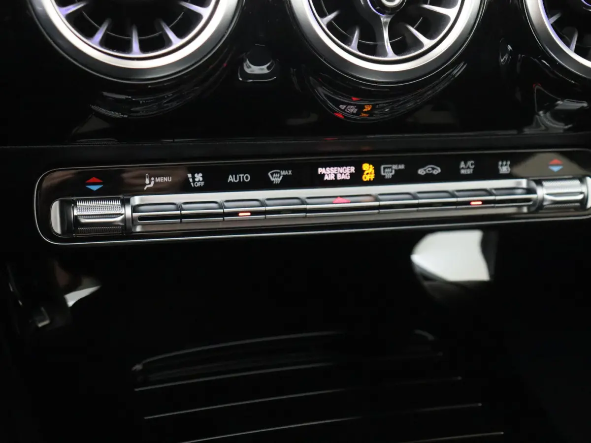 250 e Business Solution AMG Panoramadak / Memory Seats / 360 Camera / Keyless / 19'' velgen / Nightpakket / Sfeerverlichting / Alpine grey /