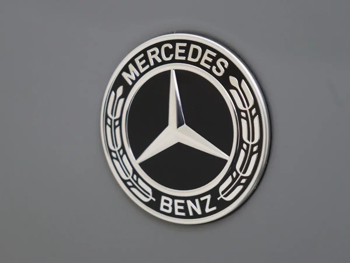 250 e Business Solution AMG Panoramadak / Memory Seats / 360 Camera / Keyless / 19'' velgen / Nightpakket / Sfeerverlichting / Alpine grey /