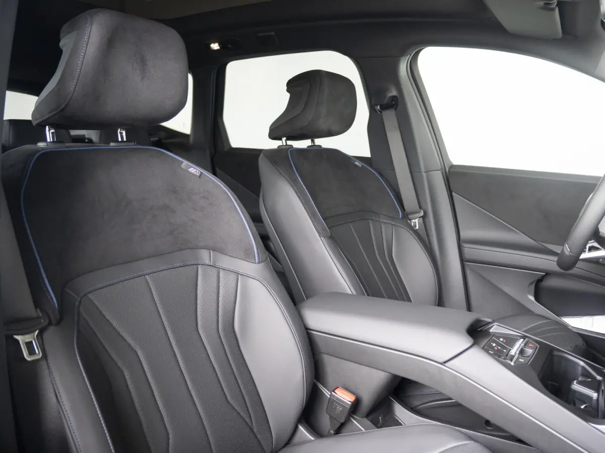 50 xDrive | M Sportpakket | Innovation Pack | Stuurwielrand verwarmd | Panoramadak | Stoelverwarming | 3D Head-Up Display | Harman-Kardon | Trekhaak