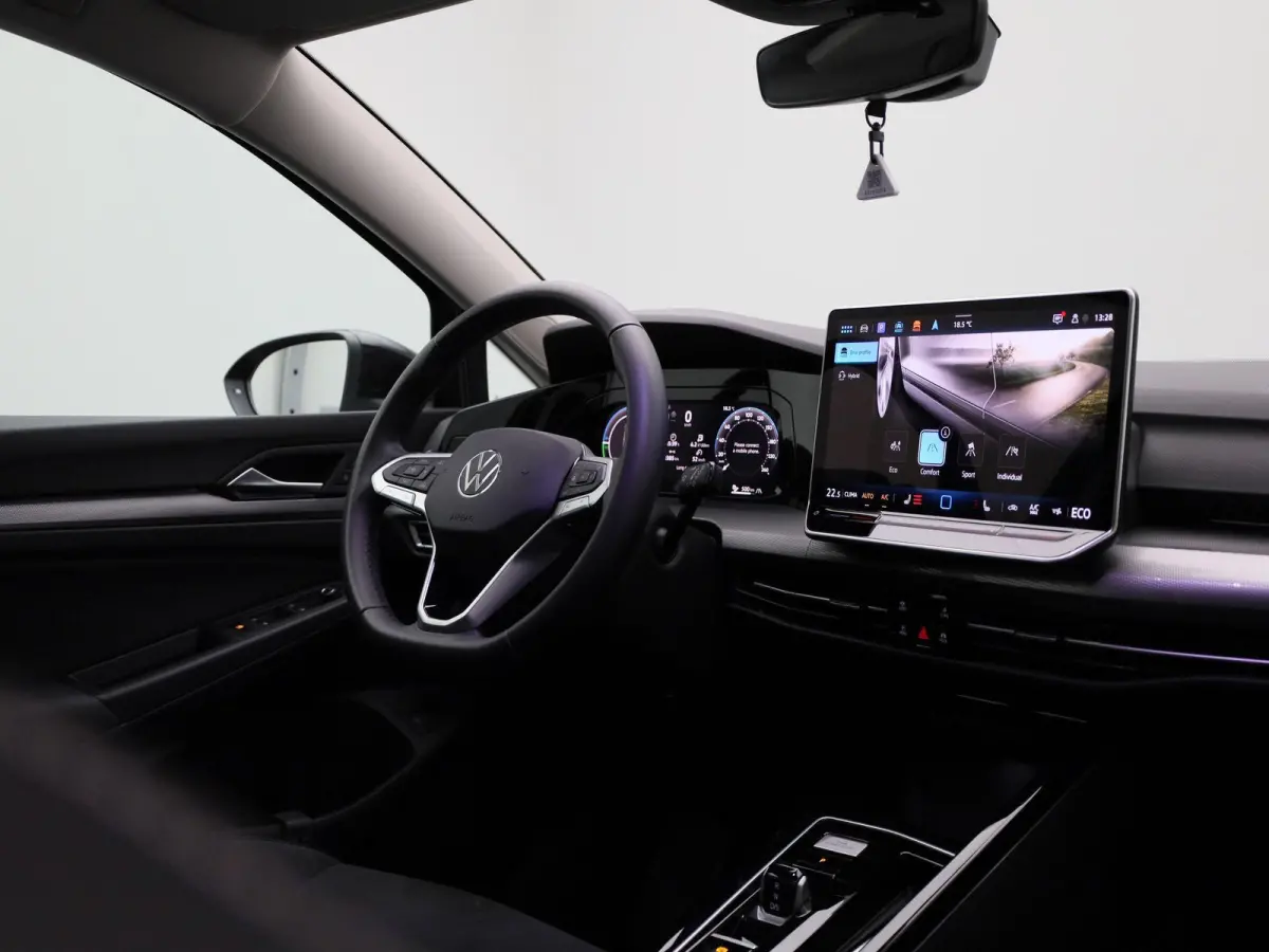 1.5 eHybrid Style Edition 204 PK| Origineel Nederlands | 1e Eigenaar | Navigatie | Stoelverwarming | Stuurwielverwarming | LED Matrix | Achteruitrijcamera