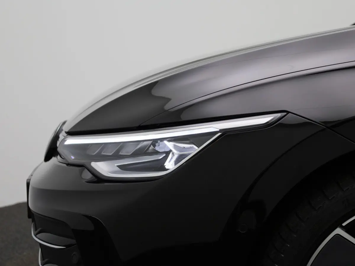 1.5 eHybrid Style Edition 204 PK| Origineel Nederlands | 1e Eigenaar | Navigatie | Stoelverwarming | Stuurwielverwarming | LED Matrix | Achteruitrijcamera